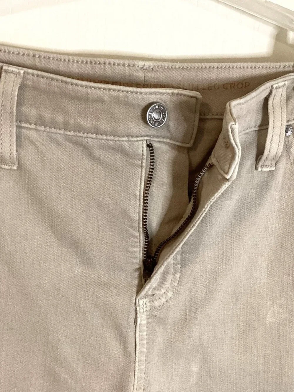 Women's Khaki Chico’s Girlfriend Cropped Khaki Jeans Frayed Ram Hem Girlfriend - Picture 4 of 10